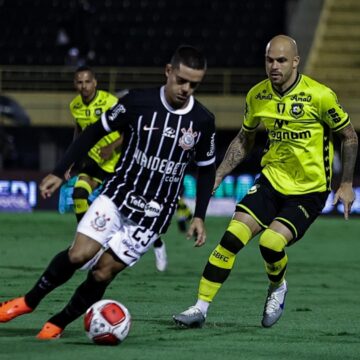 São Bernardo vence o Corinthians no Paulistão mesmo em desvantagem numérica