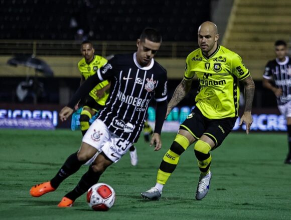 São Bernardo vence o Corinthians no Paulistão mesmo em desvantagem numérica