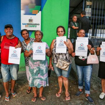 Sonho realizado: Moradores do Novo Parque e Vila Canarinho recebem escrituras oficiais